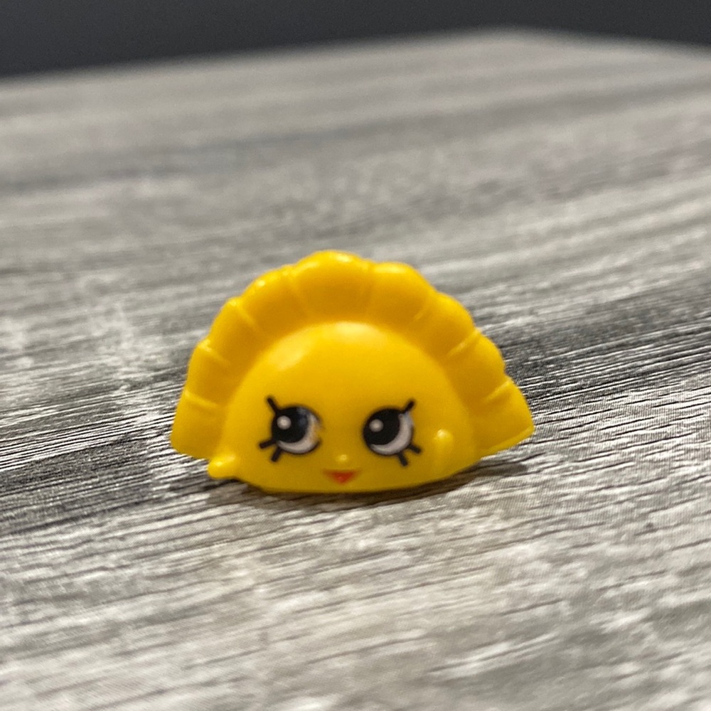 Shopkins | International Food Yellow Humpty Dumpling (3-095) - Mini Figure